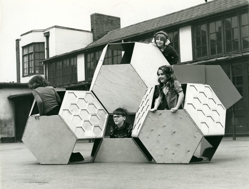 Victor J. Papanek, estructura de jocs mòbils Tetrakaidecahedral (1973-1975). © University of Applied Arts Vienna, Victor J. Papanek Foundation
